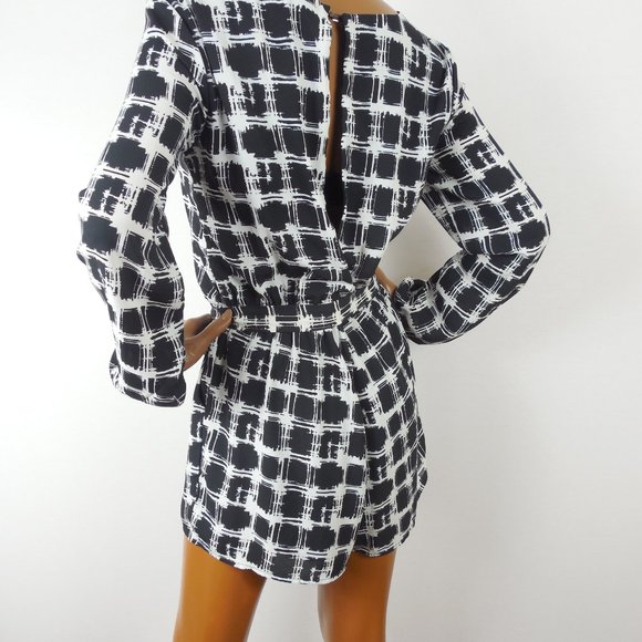 ONE CLOTHING Print Romper L Black/White Belted - Picture 6 of 10
